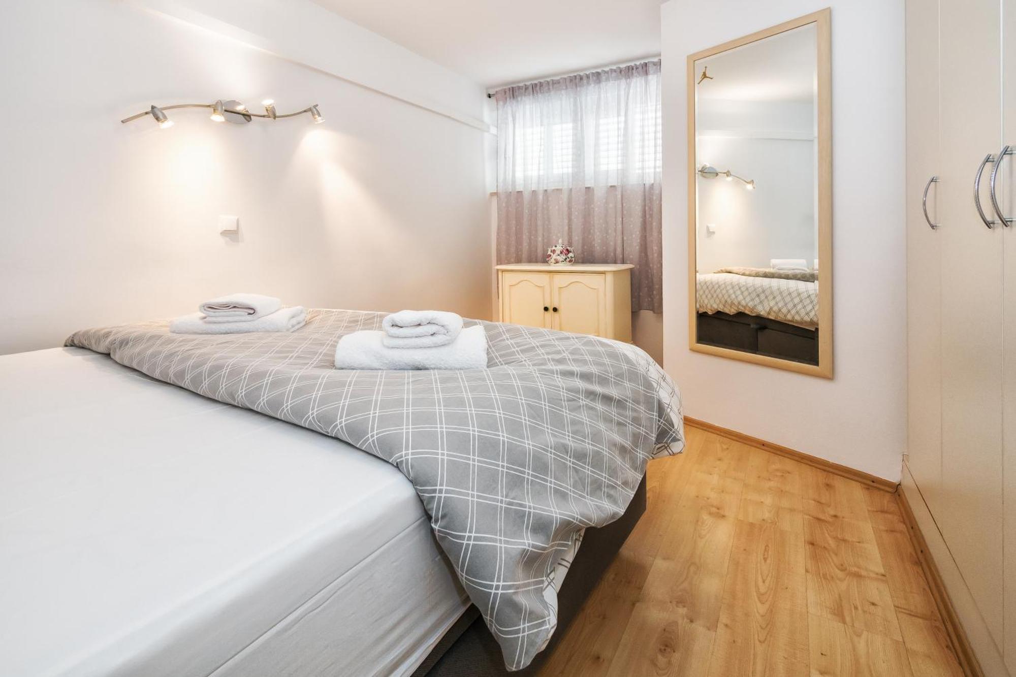 Relaxing 2Bd Apartment, Ground Floor - Walk To Old Town Split Eksteriør billede